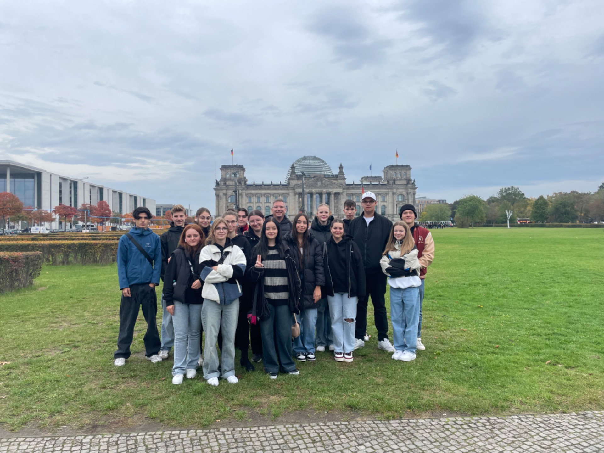 Die Klasse V10 in Berlin vor dem Reichstag